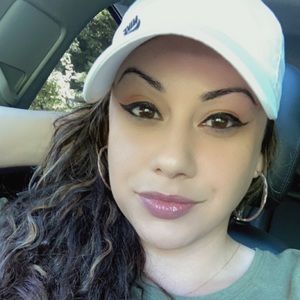 Meet your Posher, Alicia